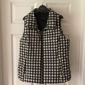 Talbots black and white vest with removable faux fur collar. Size L